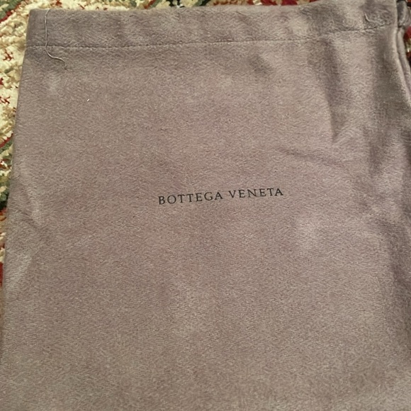 Bottega Venetia I phone 10 case with belt loop. - Picture 2 of 8